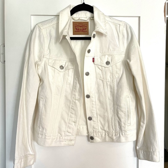 Levi’s white denim jacket NWOT